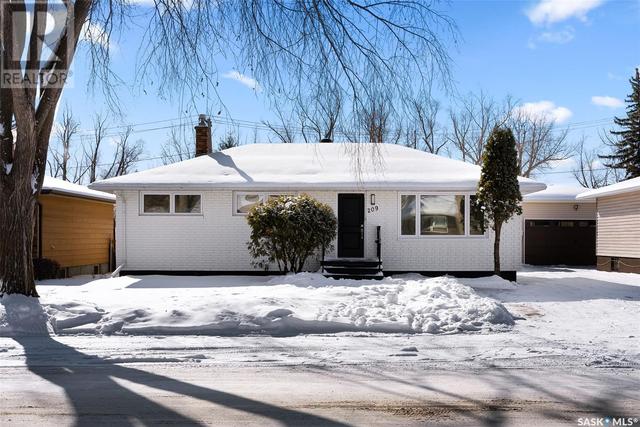 209 20th Avenue E, House detached with 4 bedrooms, 2 bathrooms and null parking in Regina SK | Image 2