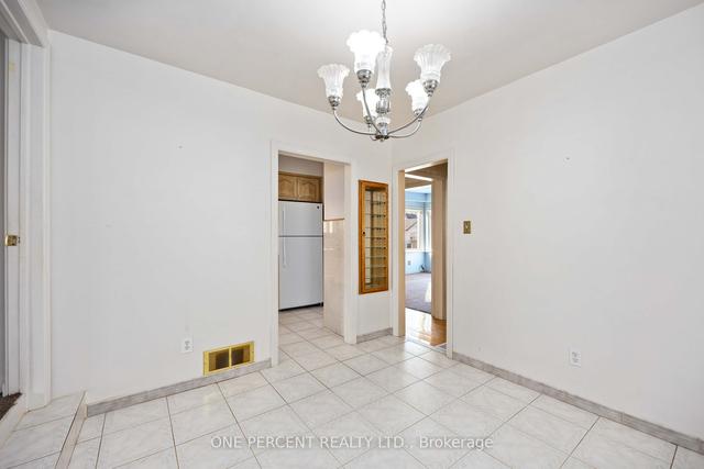 45 Commonwealth Ave, House detached with 3 bedrooms, 1 bathrooms and 4 parking in Toronto ON | Image 4