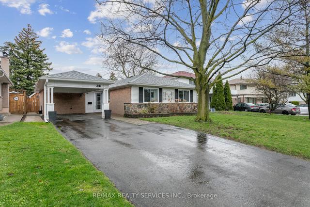 25 Allendale Rd, House detached with 2 bedrooms, 3 bathrooms and 4 parking in Brampton ON | Image 1