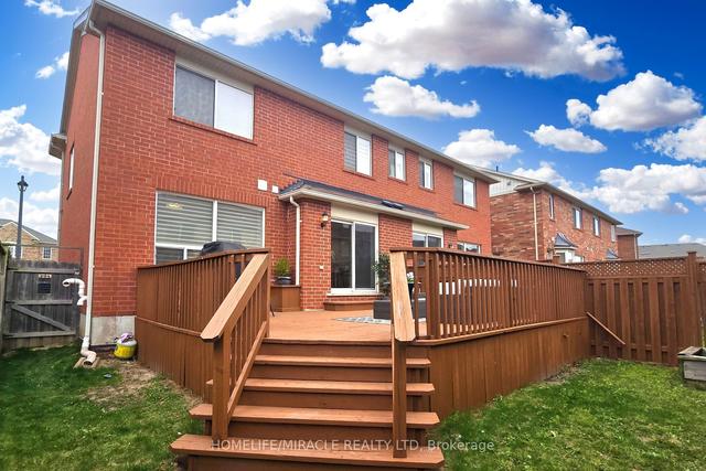 952 Zelinsky Cres, House semidetached with 3 bedrooms, 3 bathrooms and 3 parking in Milton ON | Image 33