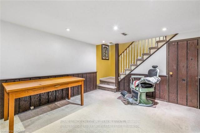 28 Parkview Pl, House detached with 4 bedrooms, 2 bathrooms and 6 parking in Brampton ON | Image 18