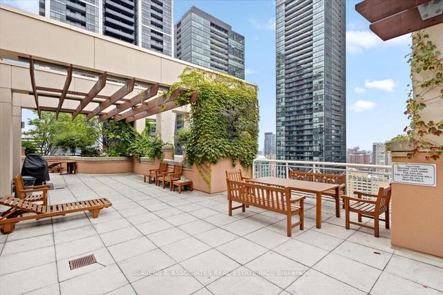 2002 - 100 Hayden St, Condo with 2 bedrooms, 2 bathrooms and 1 parking in Toronto ON | Image 14