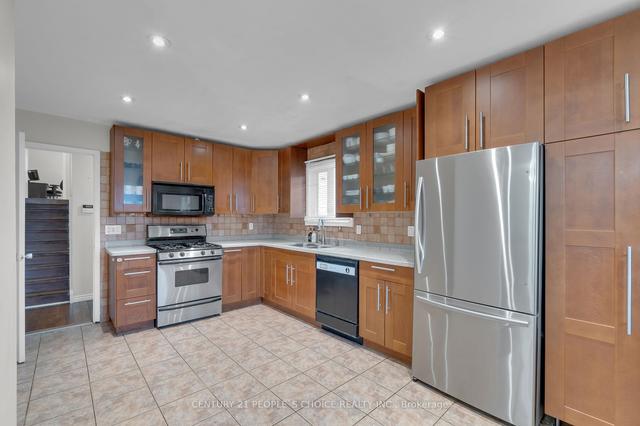 3741 Keenan Cres, House semidetached with 3 bedrooms, 2 bathrooms and 5 parking in Mississauga ON | Image 2