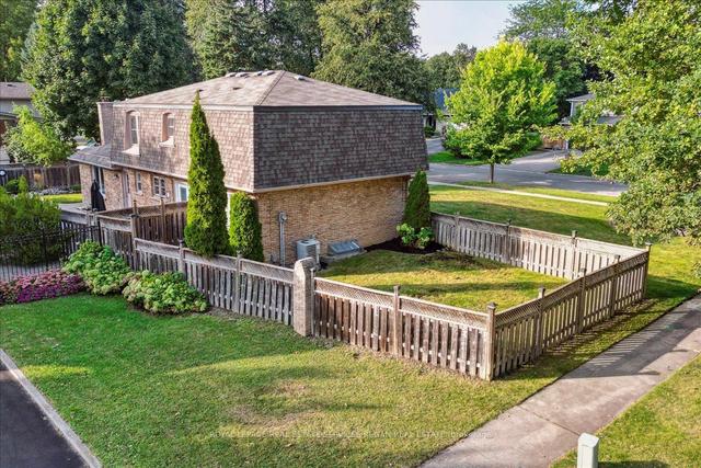 2036 Kawartha Cres, House detached with 4 bedrooms, 3 bathrooms and 6 parking in Mississauga ON | Image 29