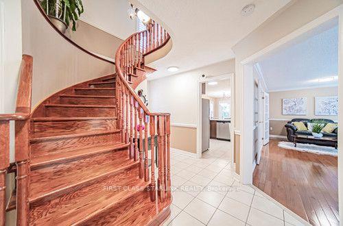 2576 Strathmore Cres, House detached with 4 bedrooms, 4 bathrooms and 6 parking in Mississauga ON | Image 3