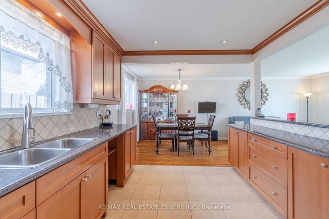 19 Netherly Dr, House detached with 3 bedrooms, 2 bathrooms and 3 parking in Toronto ON | Image 4