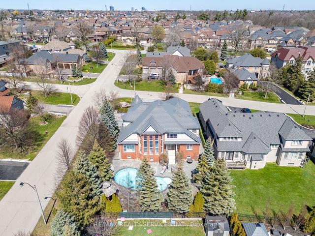 37 Classic Dr, House detached with 4 bedrooms, 5 bathrooms and 18 parking in Brampton ON | Image 35