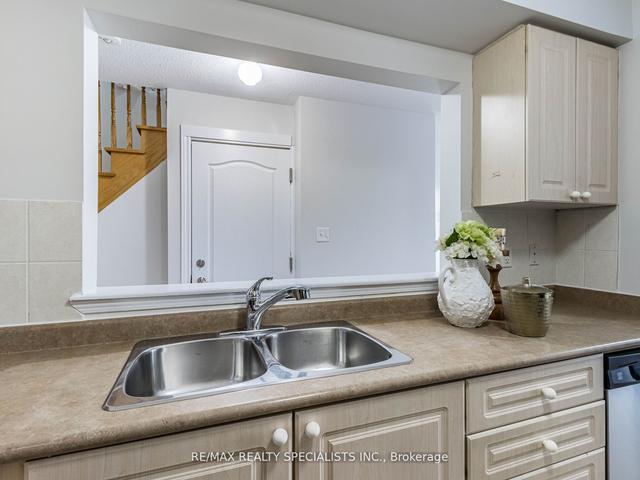 2 Wicklow Rd, House semidetached with 3 bedrooms, 4 bathrooms and 3 parking in Brampton ON | Image 5