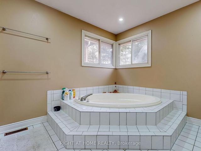 5201 Champlain Tr, House detached with 4 bedrooms, 4 bathrooms and 4 parking in Mississauga ON | Image 6