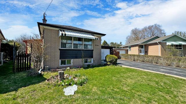 16 Armada Crt, House detached with 3 bedrooms, 3 bathrooms and 7 parking in Toronto ON | Image 1