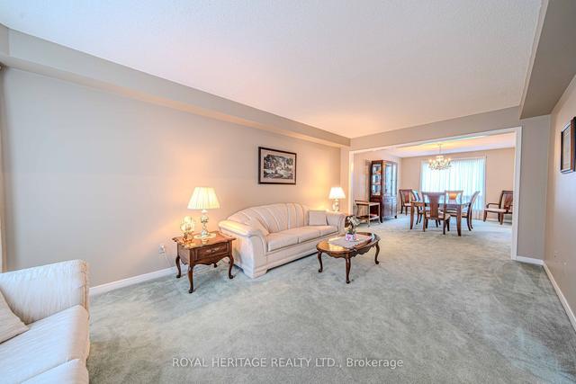 877 Darwin Dr, House detached with 4 bedrooms, 3 bathrooms and 4 parking in Pickering ON | Image 4