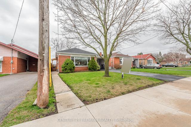 49 Merrian Rd, House detached with 3 bedrooms, 4 bathrooms and 3 parking in Toronto ON | Image 23