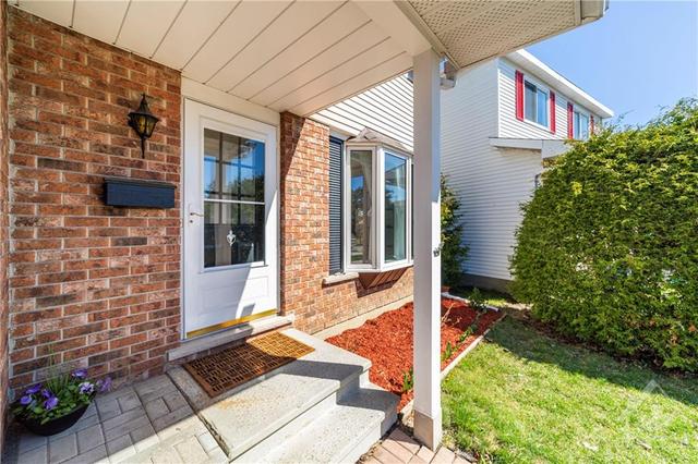 20 Canbury Crescent, House detached with 3 bedrooms, 3 bathrooms and 4 parking in Ottawa ON | Image 3