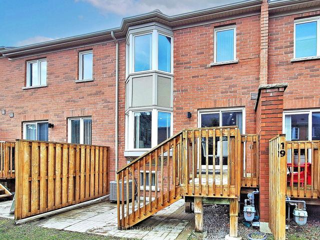 17 Winn Pl, Townhouse with 3 bedrooms, 4 bathrooms and 2 parking in Aurora ON | Image 31