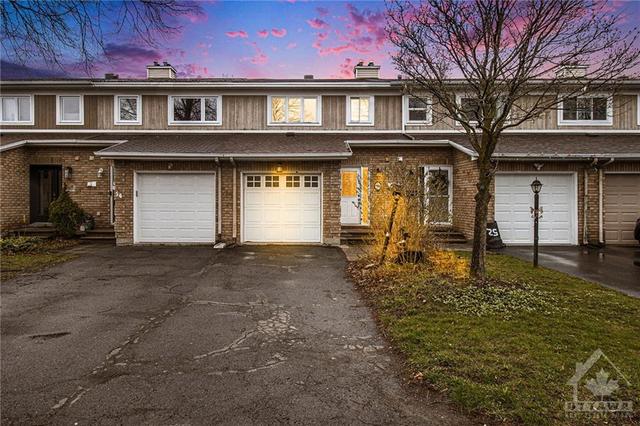 54 Hummingbird Crescent, Townhouse with 3 bedrooms, 3 bathrooms and 2 parking in Ottawa ON | Image 1