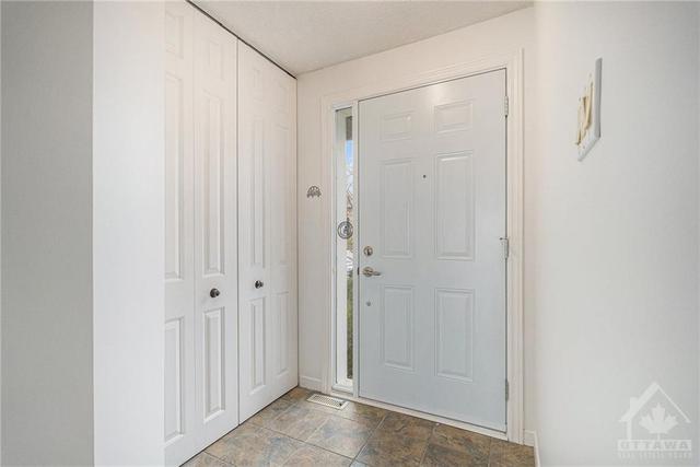 1724 Rodin Way, Townhouse with 3 bedrooms, 2 bathrooms and 1 parking in Ottawa ON | Image 4