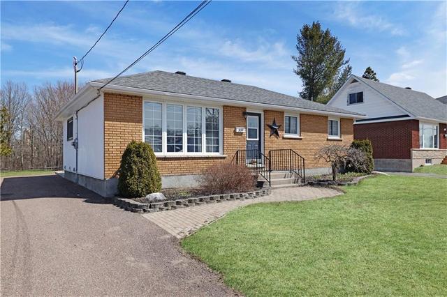 309 Martin Street, House detached with 3 bedrooms, 1 bathrooms and 3 parking in Renfrew ON | Image 1