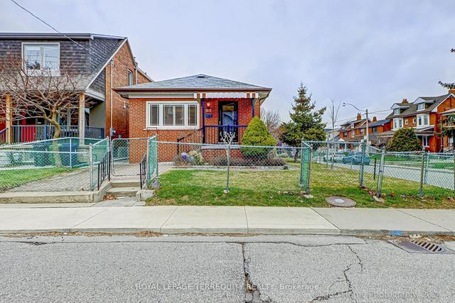 146 Earlscourt Ave, House detached with 2 bedrooms, 2 bathrooms and 2 parking in Toronto ON | Image 12