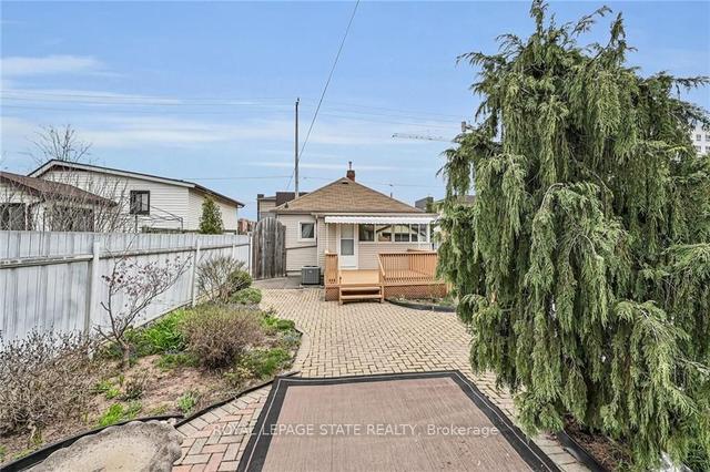 18 Reid Ave S, House detached with 2 bedrooms, 2 bathrooms and 3 parking in Hamilton ON | Image 29