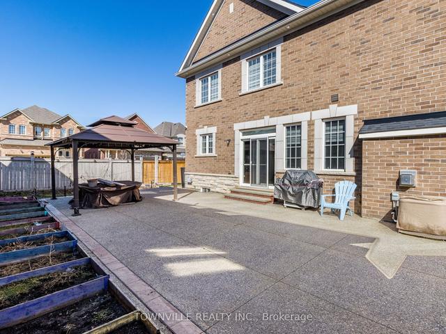 32 Sarno Rd, House detached with 5 bedrooms, 4 bathrooms and 4 parking in Brampton ON | Image 27