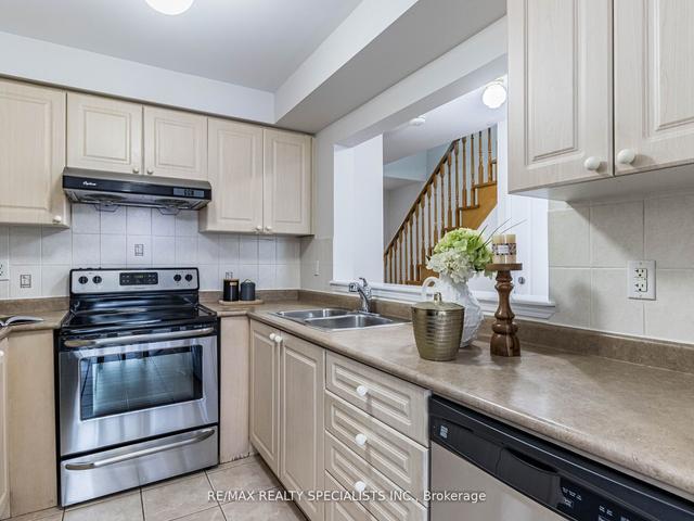2 Wicklow Rd, House semidetached with 3 bedrooms, 4 bathrooms and 3 parking in Brampton ON | Image 2