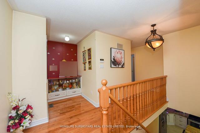 48 Crystalhill Dr, House detached with 4 bedrooms, 5 bathrooms and 6 parking in Brampton ON | Image 4