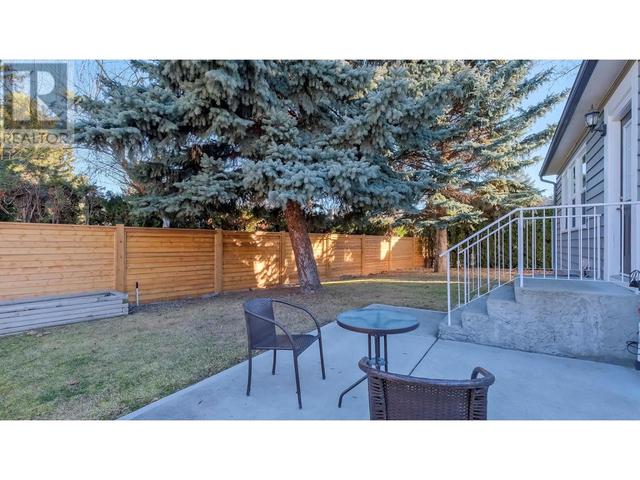 1702 Coates Avenue, House detached with 3 bedrooms, 2 bathrooms and 4 parking in Kelowna BC | Image 33