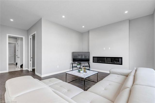 40 Macalister Boulevard, House detached with 4 bedrooms, 3 bathrooms and 4 parking in Guelph ON | Image 2