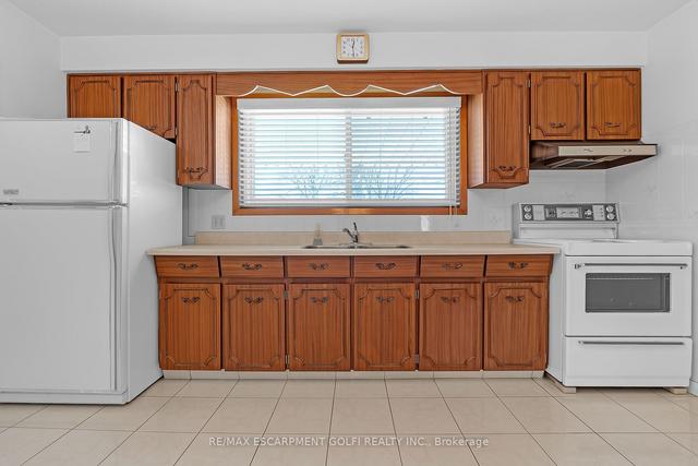 546 West 5th St, House detached with 3 bedrooms, 2 bathrooms and 5 parking in Hamilton ON | Image 5
