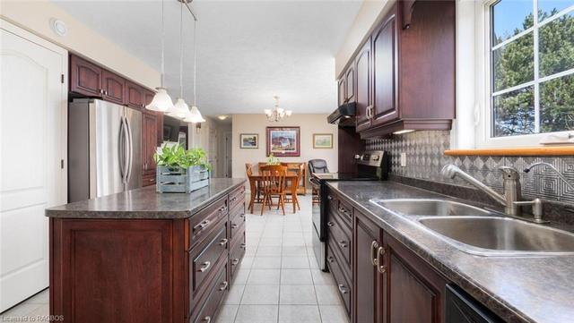 2391 9th Avenue E, House detached with 3 bedrooms, 3 bathrooms and 8 parking in Owen Sound ON | Image 3