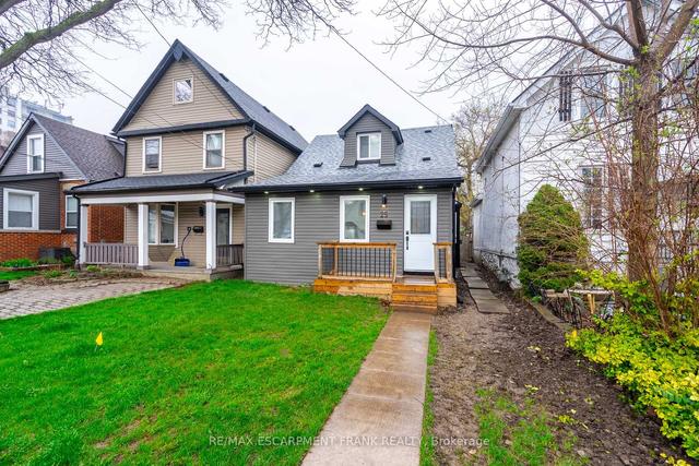 25 East 24th St, House detached with 3 bedrooms, 2 bathrooms and 1 parking in Hamilton ON | Image 1
