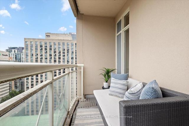 2002 - 100 Hayden St, Condo with 2 bedrooms, 2 bathrooms and 1 parking in Toronto ON | Image 2