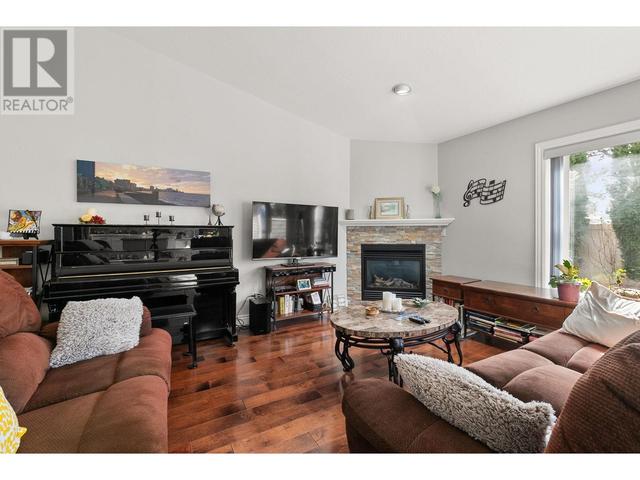 402 - 4004 Bluebird Road, House attached with 2 bedrooms, 2 bathrooms and 1 parking in Kelowna BC | Image 9