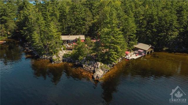 890 Mazinaw Lake, House detached with 4 bedrooms, 2 bathrooms and 1 parking in Addington Highlands ON | Image 2