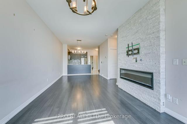 106 - 75 Eglinton Ave W, Condo with 3 bedrooms, 3 bathrooms and 1 parking in Mississauga ON | Image 2