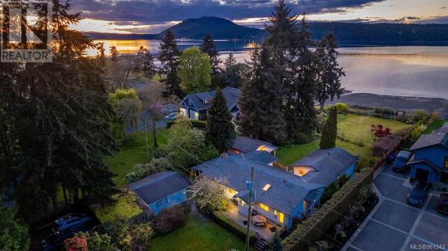 8028 Lantzville Rd, House detached with 4 bedrooms, 3 bathrooms and 4 parking in Lantzville BC | Image 1