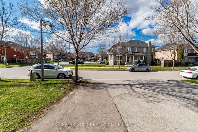 737 Craighurst Crt, House semidetached with 4 bedrooms, 4 bathrooms and 4 parking in Pickering ON | Image 31