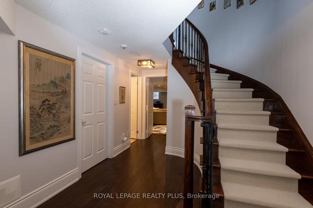 2446 Valleyridge Dr, House attached with 3 bedrooms, 4 bathrooms and 4 parking in Oakville ON | Image 20