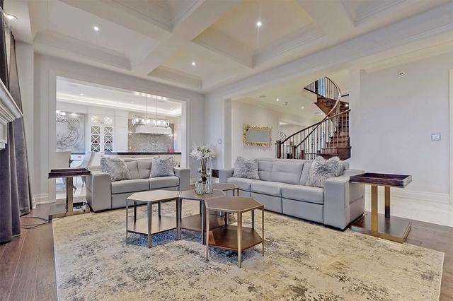 117 Endless Circ, House detached with 4 bedrooms, 5 bathrooms and 12 parking in Vaughan ON | Image 2