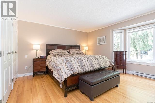 772 Treanor Ave, House detached with 5 bedrooms, 4 bathrooms and 6 parking in Langford BC | Image 16