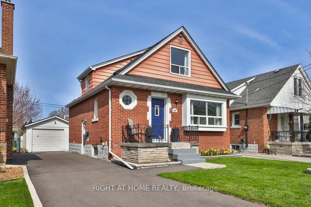 160 Rodgers Rd, House detached with 2 bedrooms, 2 bathrooms and 4 parking in Hamilton ON | Image 1