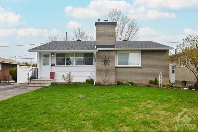 1319 Avenue T Avenue, House detached with 3 bedrooms, 2 bathrooms and null parking in Ottawa ON | Image 1
