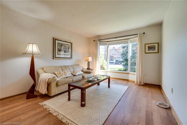 6 Kingfisher Court, House detached with 3 bedrooms, 2 bathrooms and 6 parking in Brampton ON | Image 3