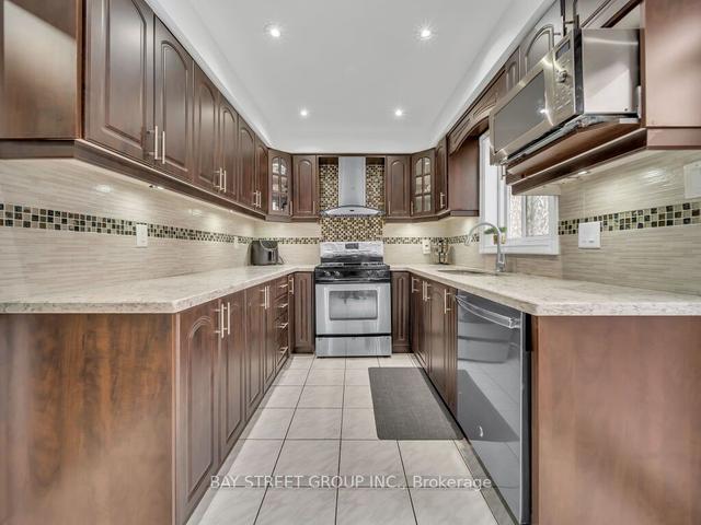 56 Hood Cres, House detached with 3 bedrooms, 4 bathrooms and 3 parking in Brampton ON | Image 2