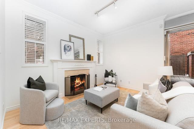 1 - 52 St Nicholas St, Townhouse with 1 bedrooms, 2 bathrooms and 2 parking in Toronto ON | Image 7