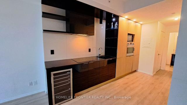 4004 - 70 Temperance St, Condo with 0 bedrooms, 1 bathrooms and 0 parking in Toronto ON | Image 2