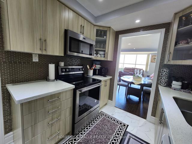1605 - 40 Panorama Crt, Condo with 2 bedrooms, 1 bathrooms and 1 parking in Toronto ON | Image 2