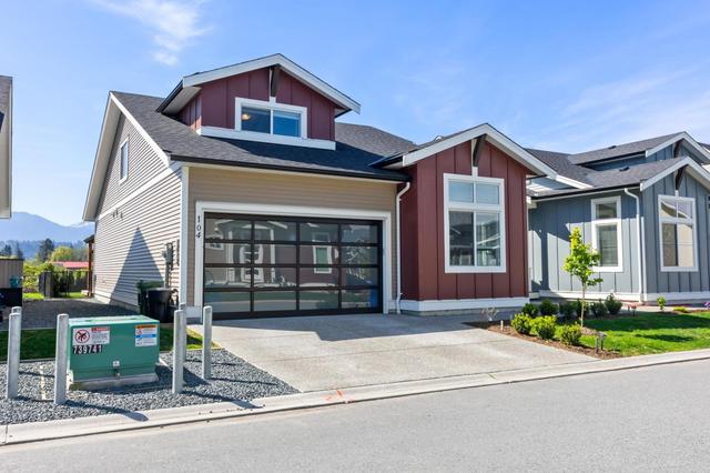 104 - 46213 Hakweles Road, House detached with 3 bedrooms, 3 bathrooms and null parking in Chilliwack BC | Image 2