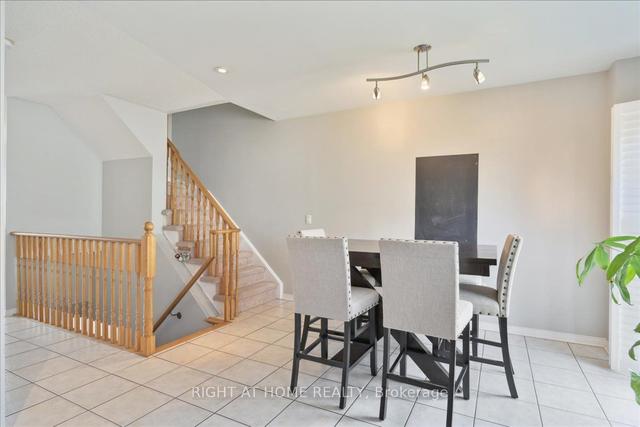 35 - 7284 Bellshire Gate, Townhouse with 3 bedrooms, 2 bathrooms and 2 parking in Mississauga ON | Image 2