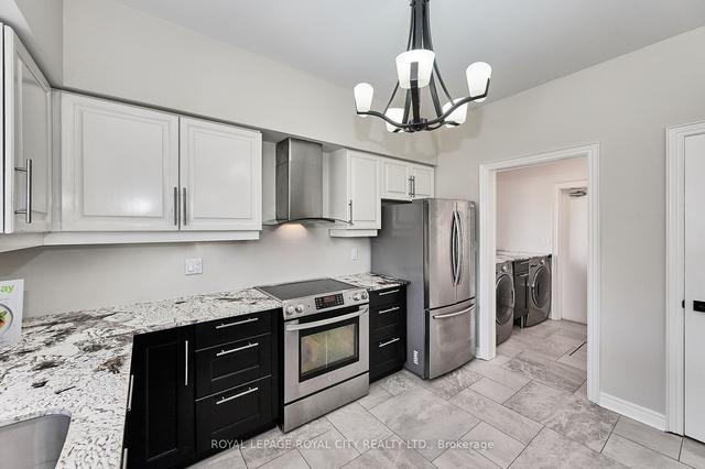 7 - 25 Manor Park Cres, Condo with 3 bedrooms, 4 bathrooms and 6 parking in Guelph ON | Image 4